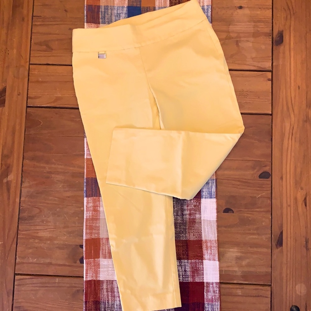 Women’s Alfani Capris - yellow - Size 8